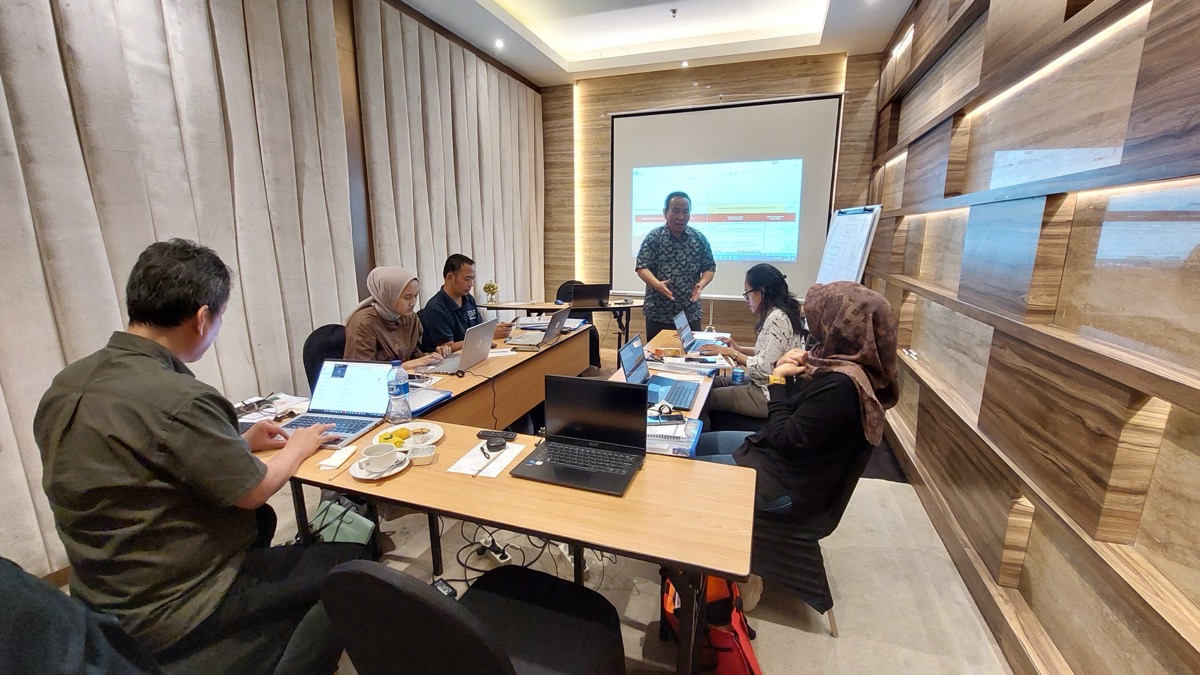 Sesi pelatihan manajemen risiko ESG Solusi